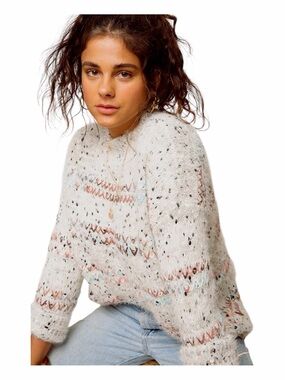 NWOT! RAGA Faye Mock Neck Eyelash Sweater. Size Medium.